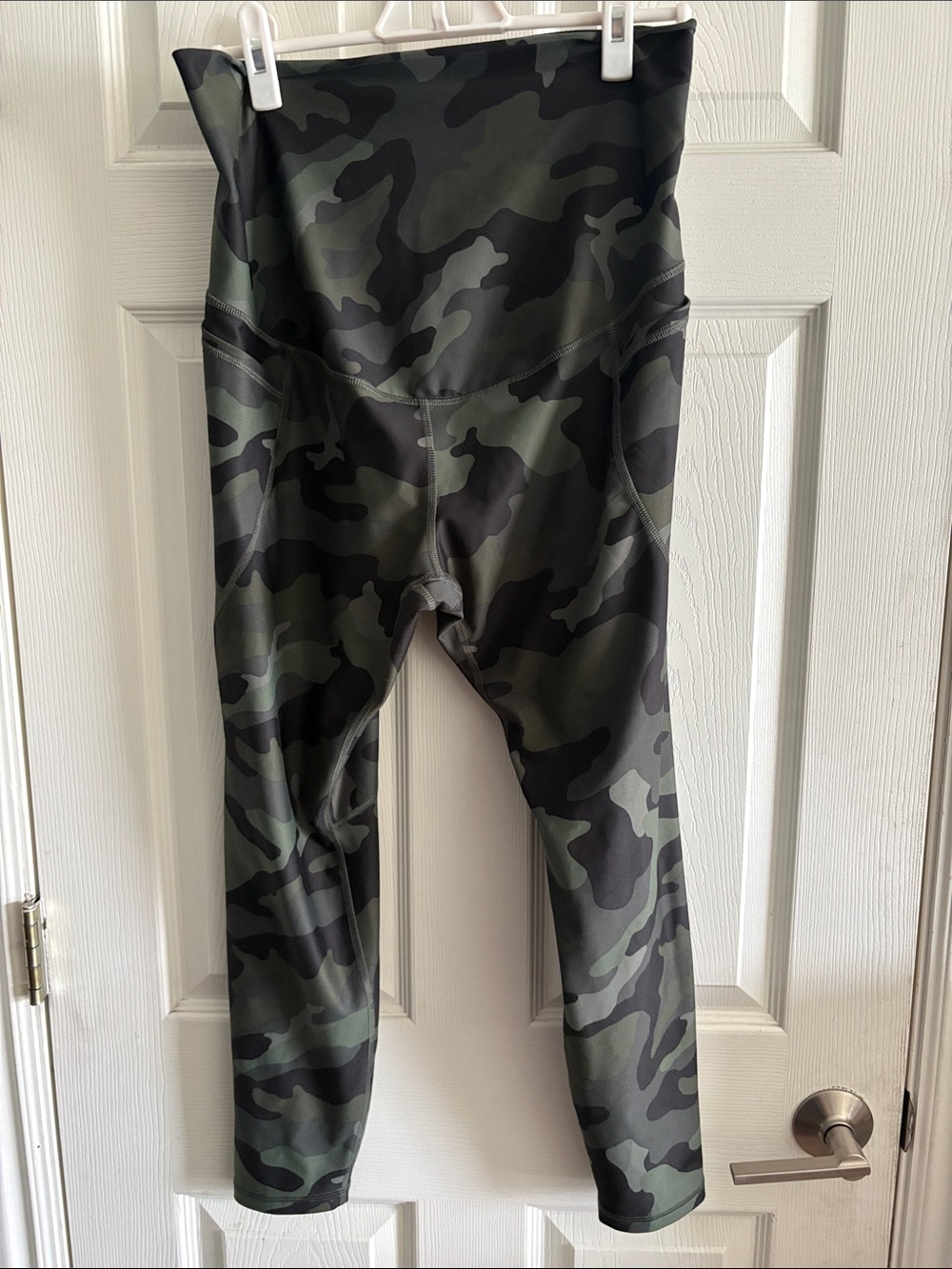 Old Navy Women's High-Waist Camo Leggings - Green & Black
